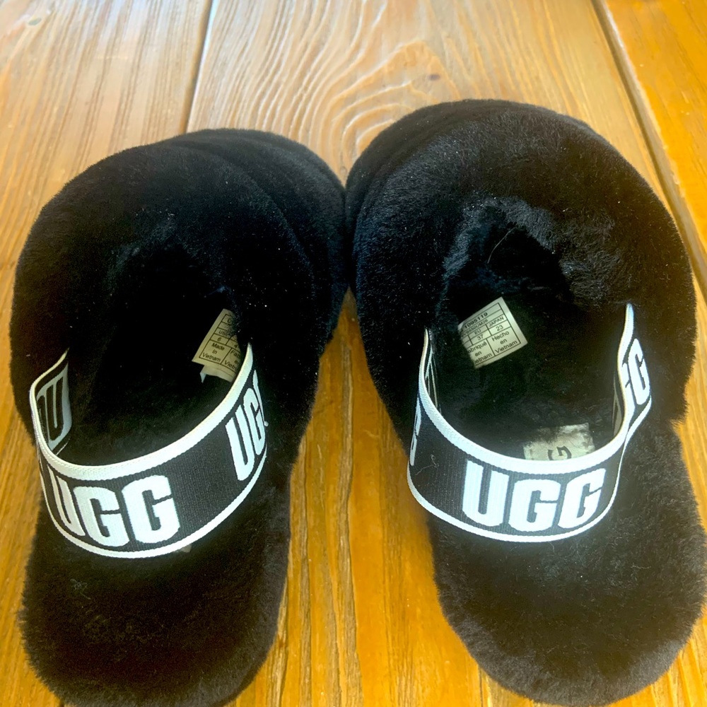 Ugg size 6 slide with back strap/ slipper. Worn twice. Excellent condition.